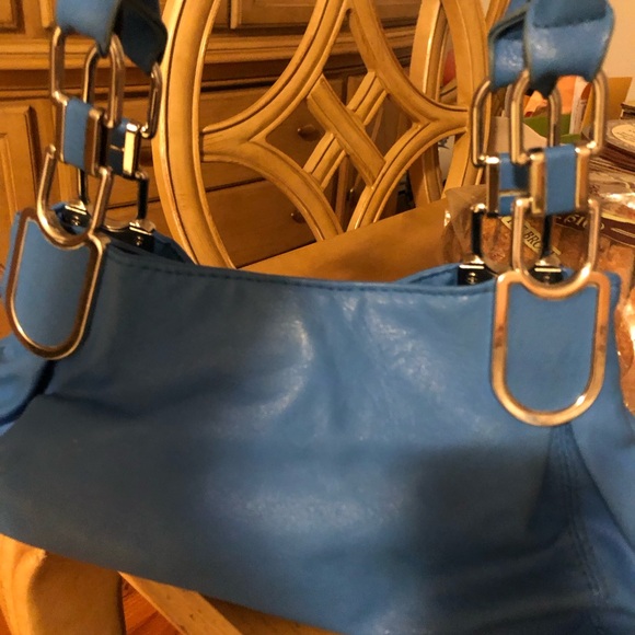 Elegant Blue Shoulder Bag with Gold Hardware - Picture 2 of 2